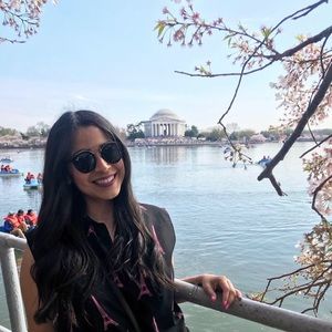 Meet your Posher, Ana